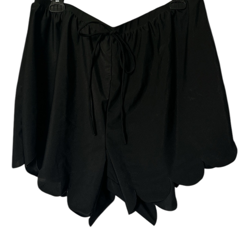 Black Women's Scalloped Shorts